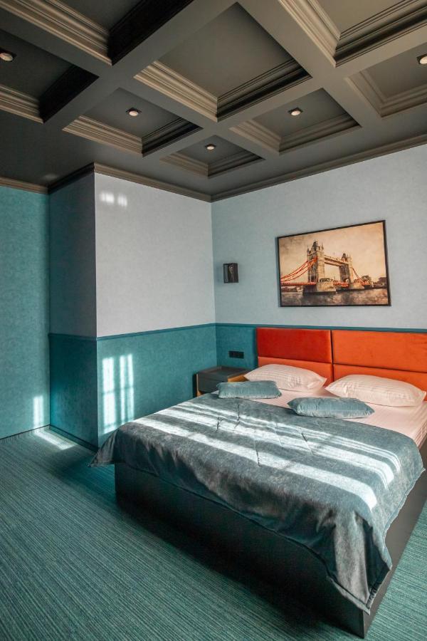 Old Bridge Hotel Dnipro